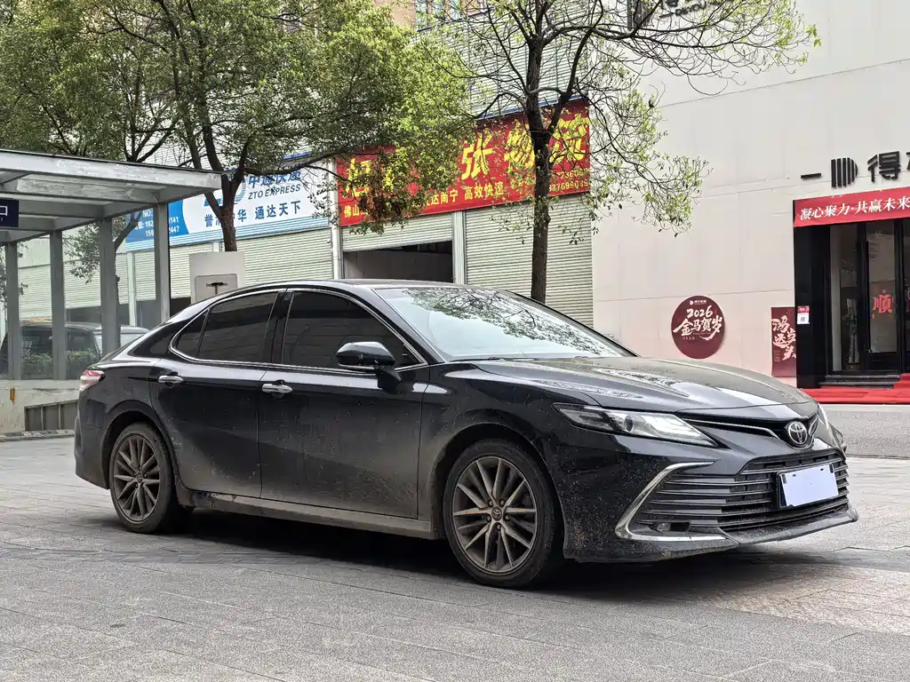 Toyota Camry 2022 — фото 3