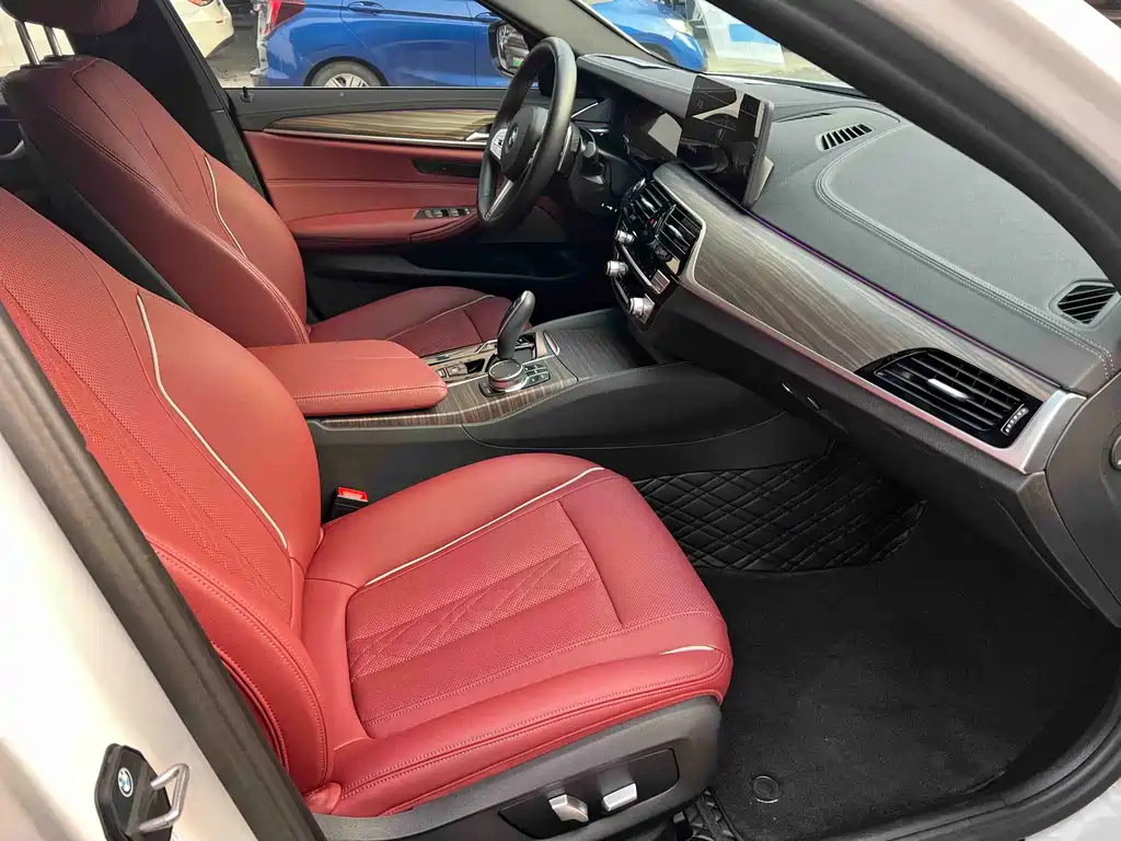 BMW 5 Series 2023 — фото 11