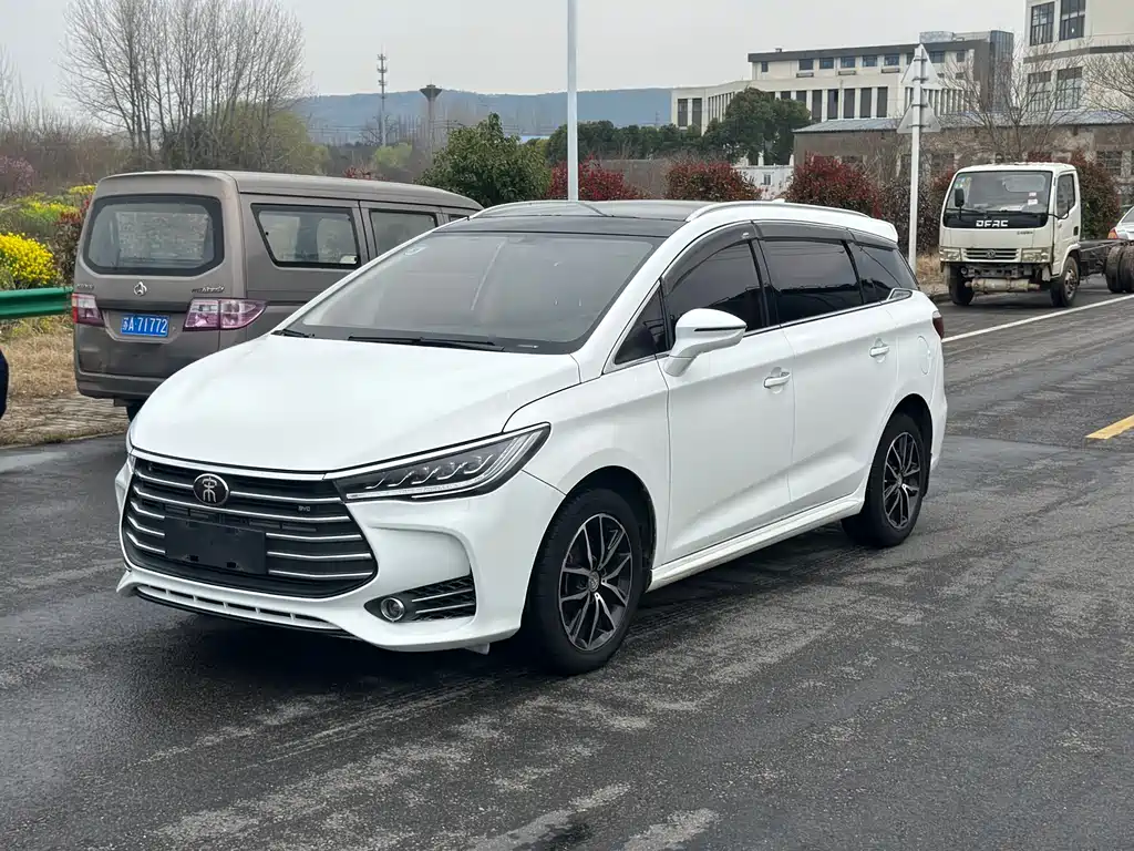 BYD MAX 2018 — фото 1