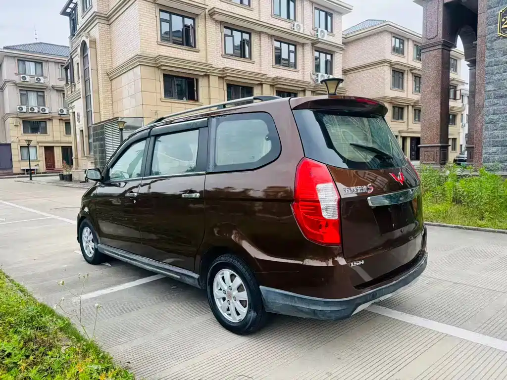 Wuling Hongguang 2015 — фото 4