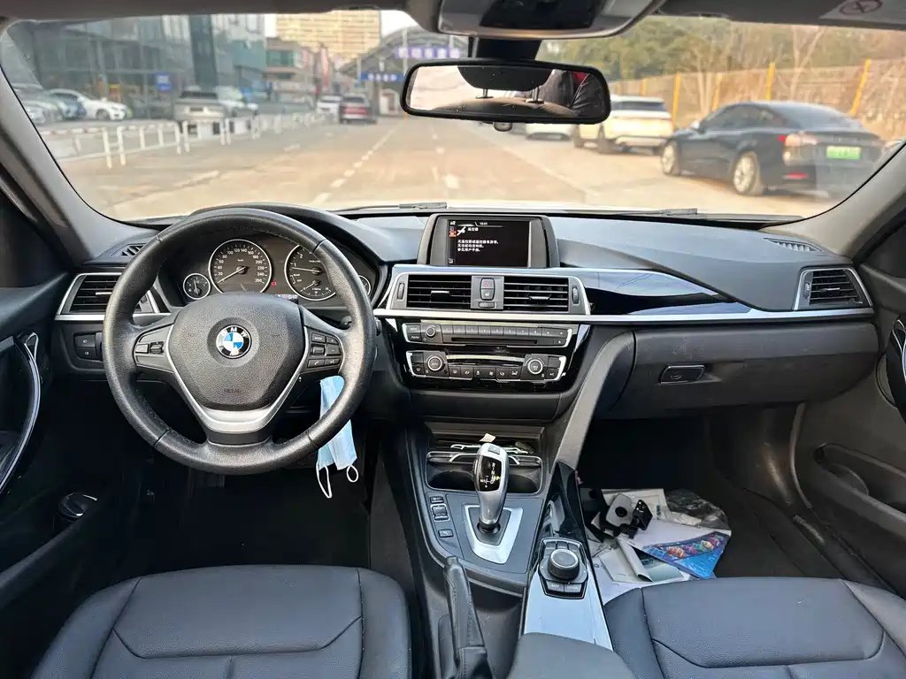 BMW 3 Series 2017 — фото 9