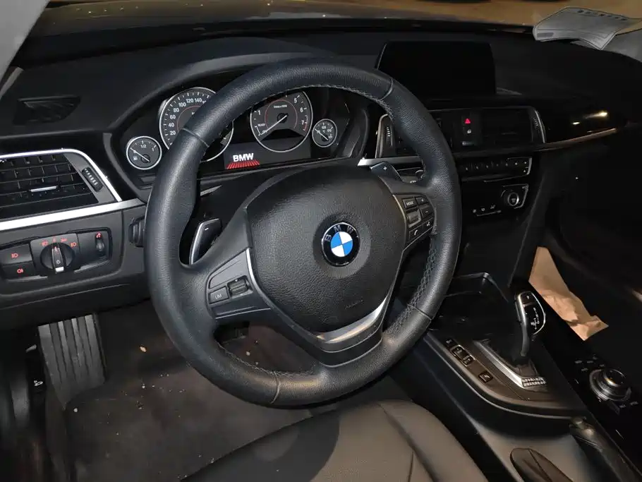 BMW 3 Series 2017 — фото 15