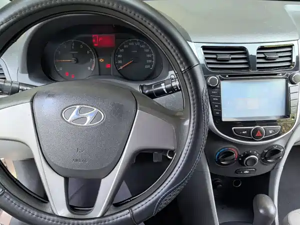 Hyundai Accent 2014