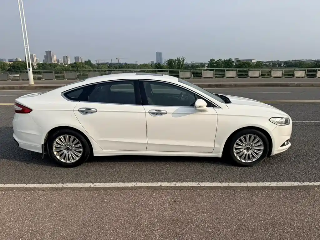 Ford Mondeo 2015 — фото 25