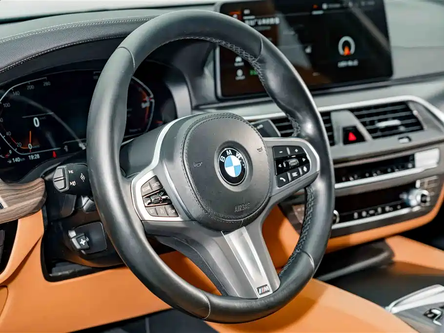 BMW 5 Series 2023 — фото 9