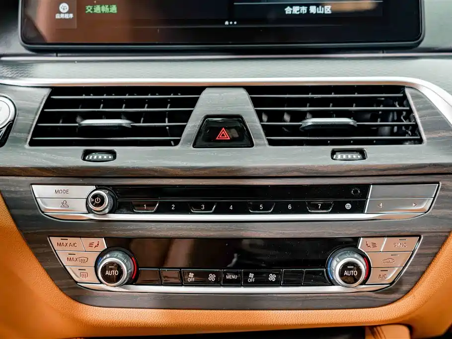BMW 5 Series 2023 — фото 11