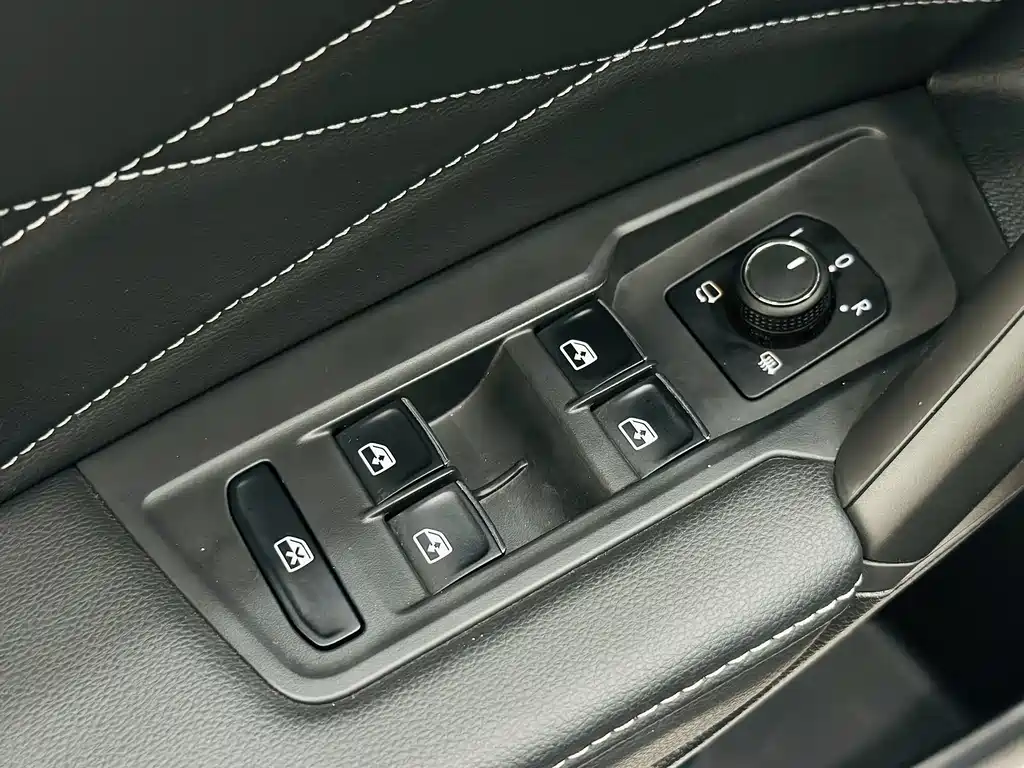 Volkswagen Tiguan L 2024 — фото 14