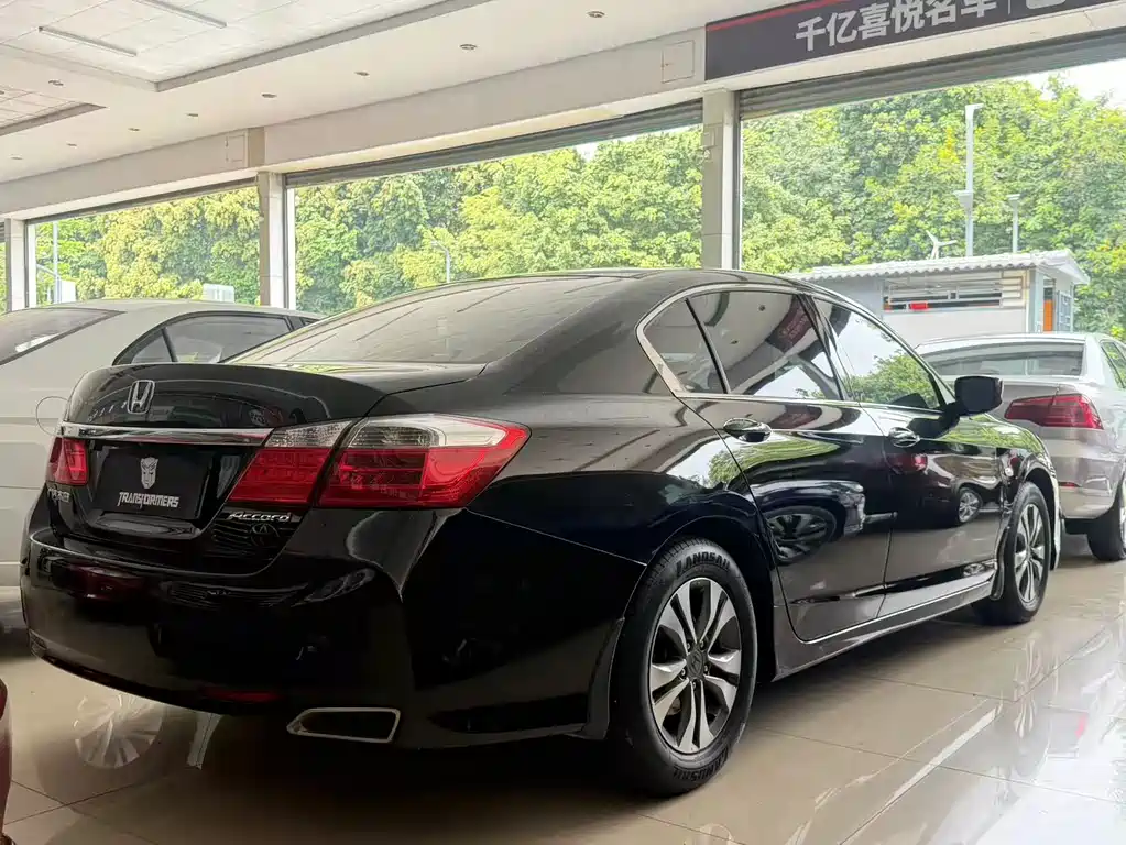 Honda Accord 2015 — фото 17