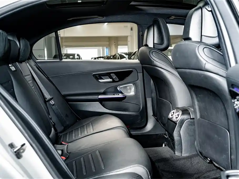 Mercedes-Benz C-Class 2024 — фото 19