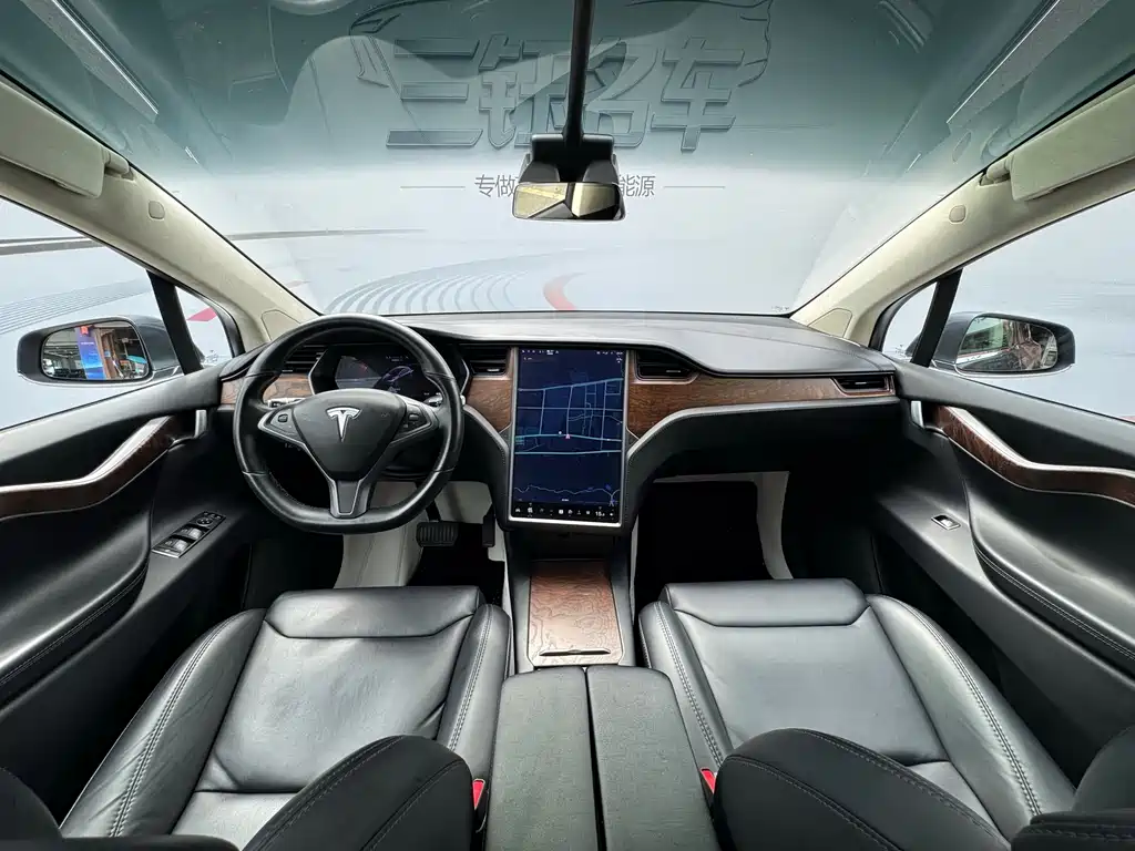 Tesla Model X 2019 — фото 9