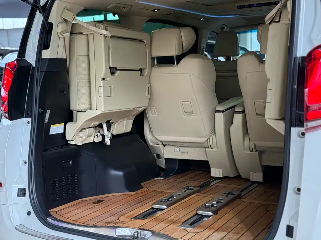 Toyota Alphard 2020 — фото 20