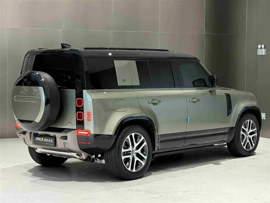 Land Rover Defender 2023 — фото 21