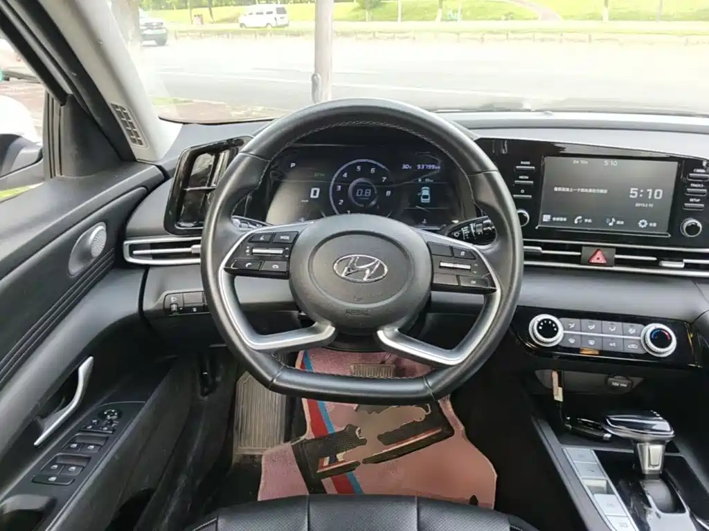 Hyundai Elantra 2022 — фото 11