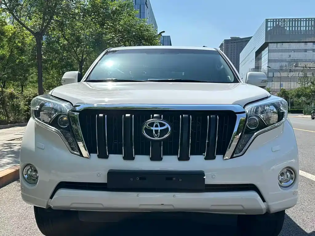 Toyota Prado 2015 — фото 3