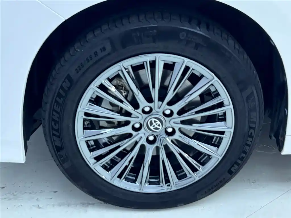 Toyota Alphard 2022 — фото 12