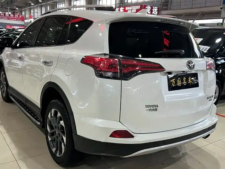 Toyota RAV4 2017 — фото 6