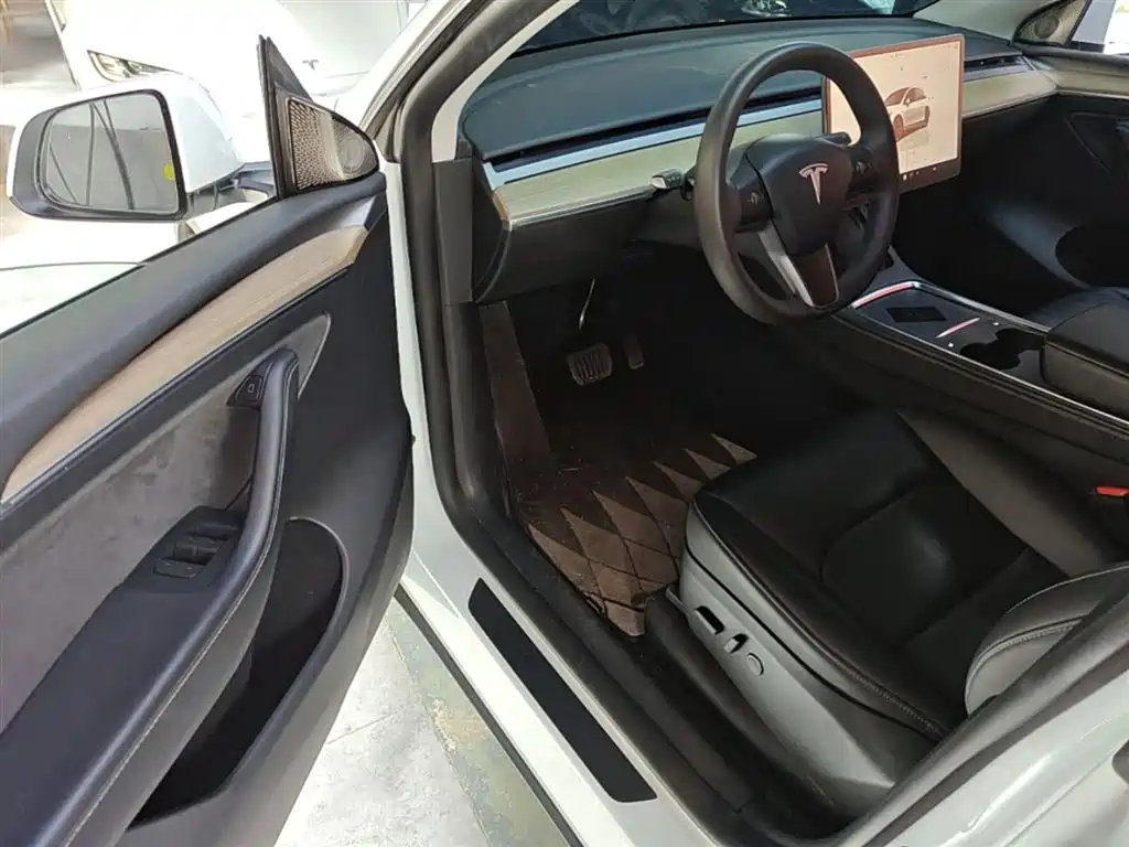 Tesla Model Y 2023 — фото 16