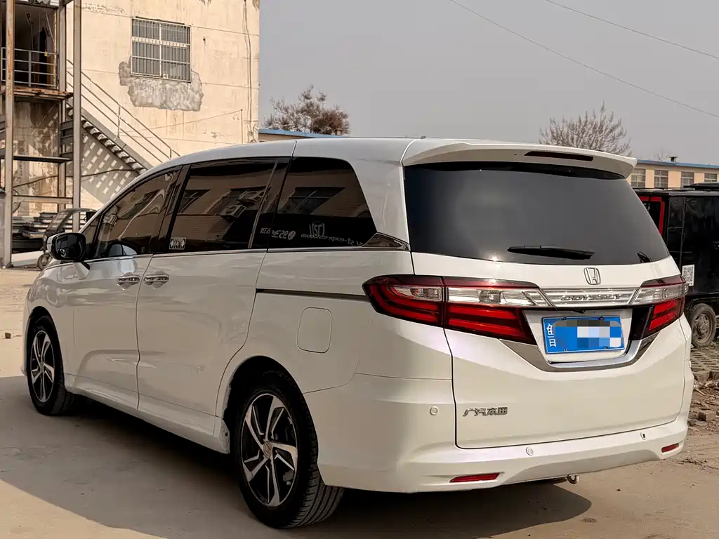 Honda Odyssey 2015 — фото 4