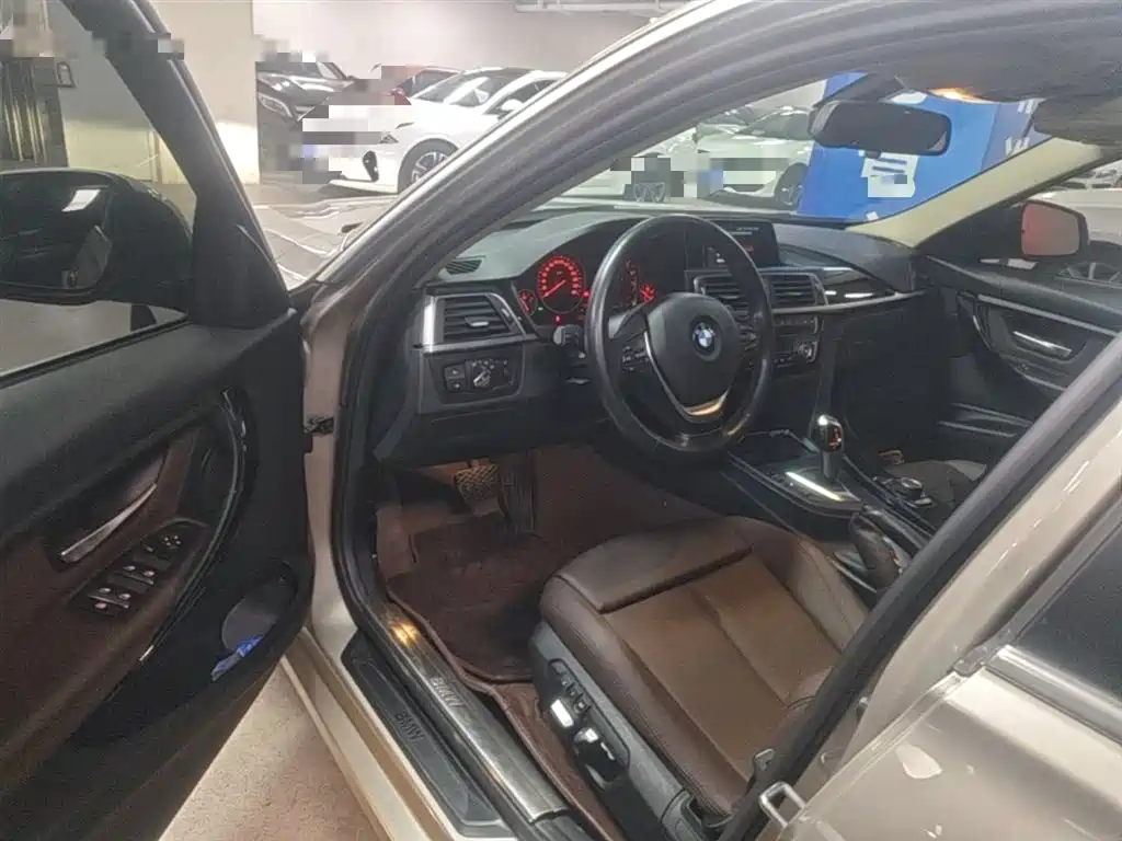 BMW 3 Series 2018 — фото 16