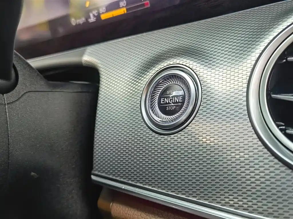 Mercedes-Benz E-Class 2020 — фото 31