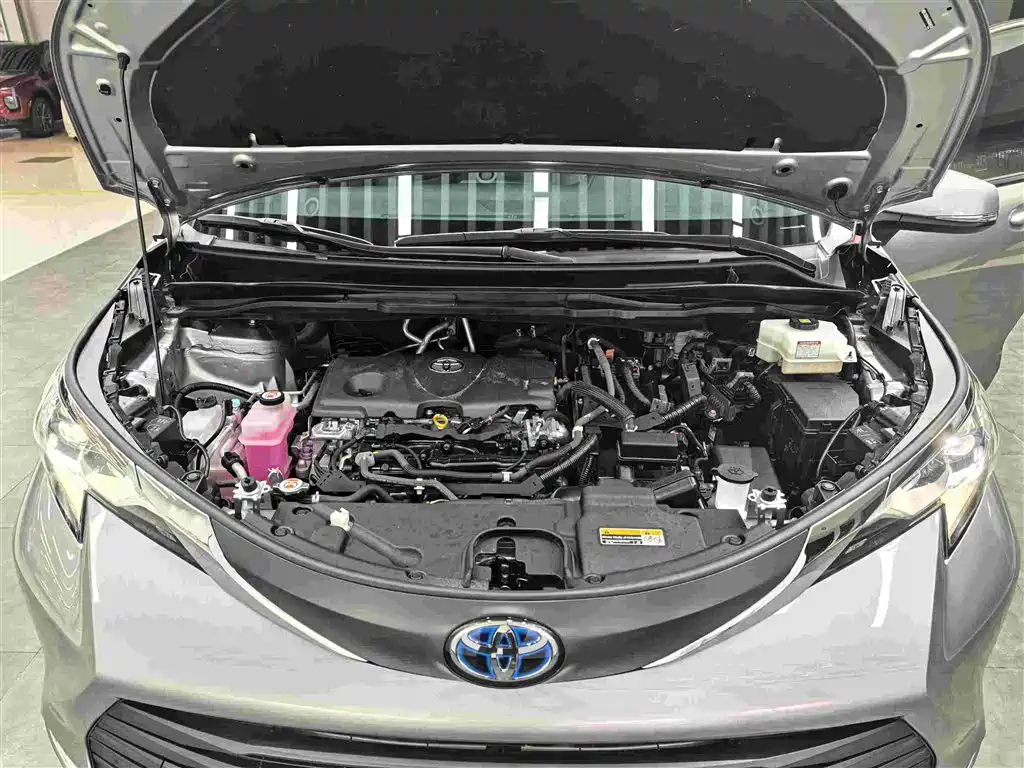 Toyota Sienna 2022 — фото 23