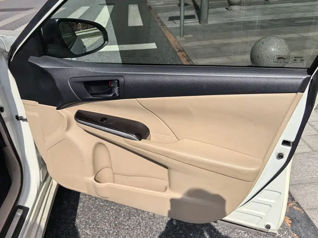 Toyota Camry 2014 — фото 10