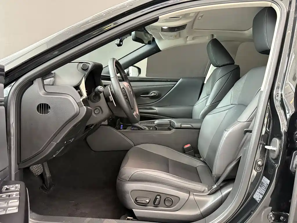 Lexus ES 2021