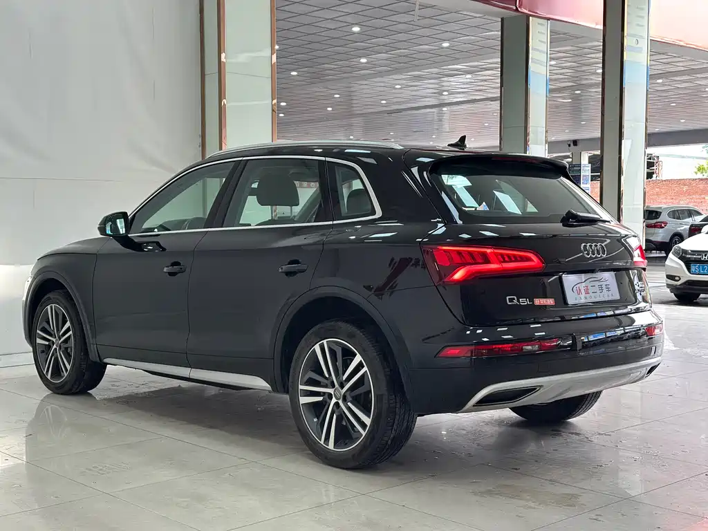 Audi Q5L 2020 — фото 16