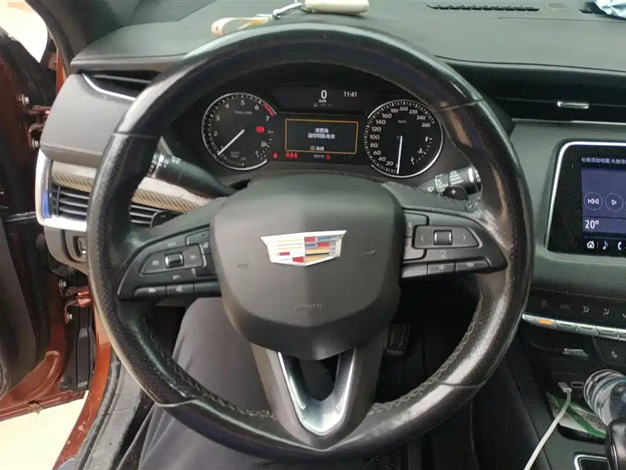 Cadillac XT4 2019 — фото 15