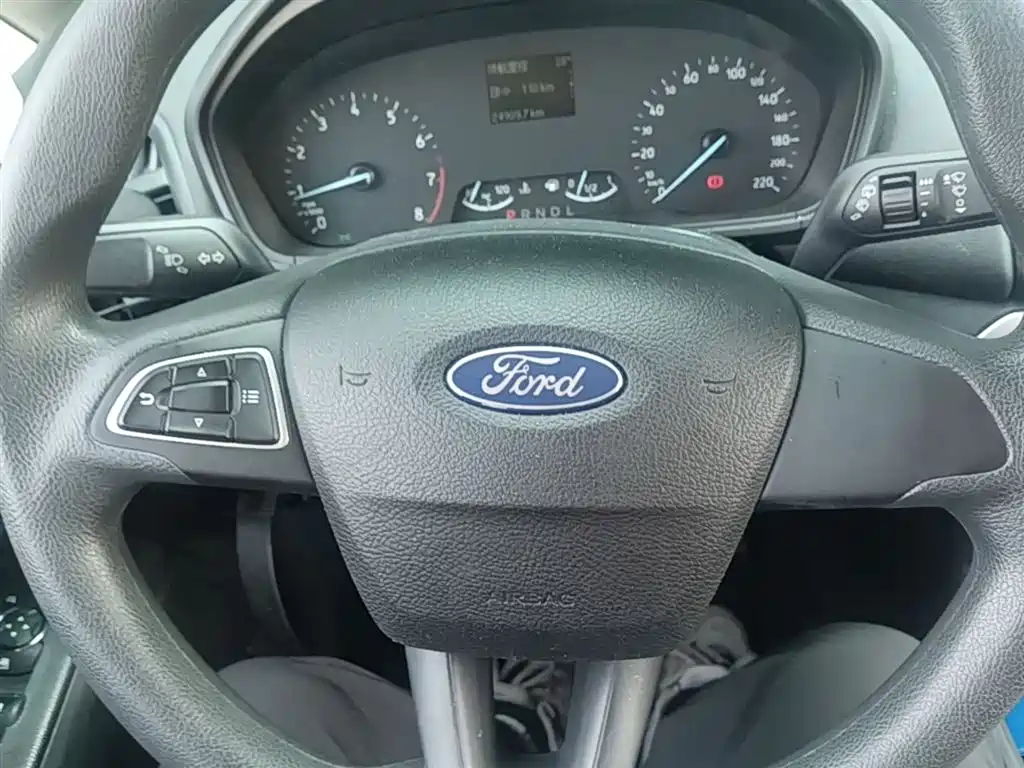 Ford Ecosport 2017 — фото 11