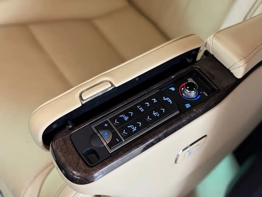 Toyota Alphard 2020 — фото 12
