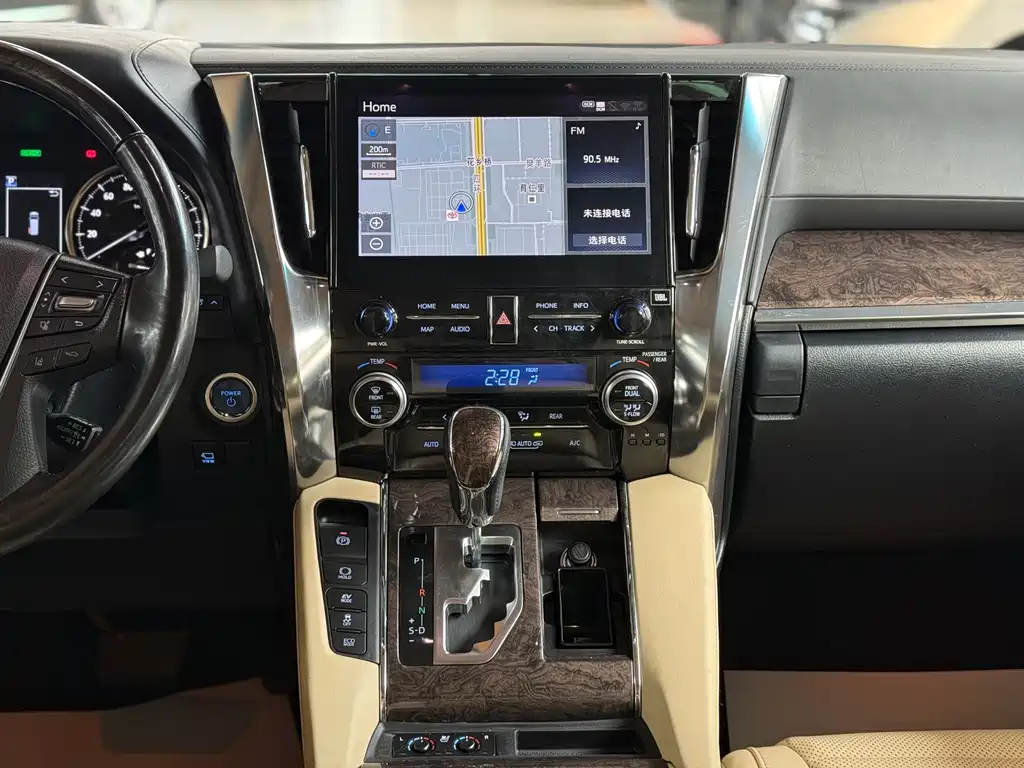 Toyota Alphard 2020 — фото 14