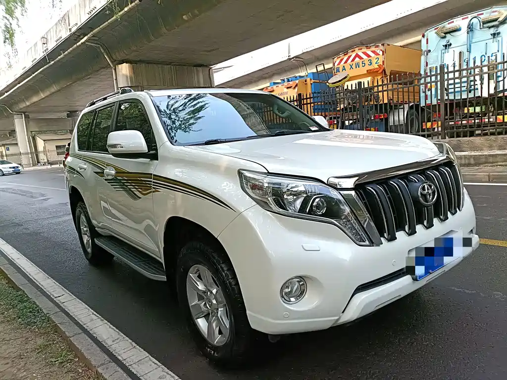 Toyota Prado 2017 — фото 2