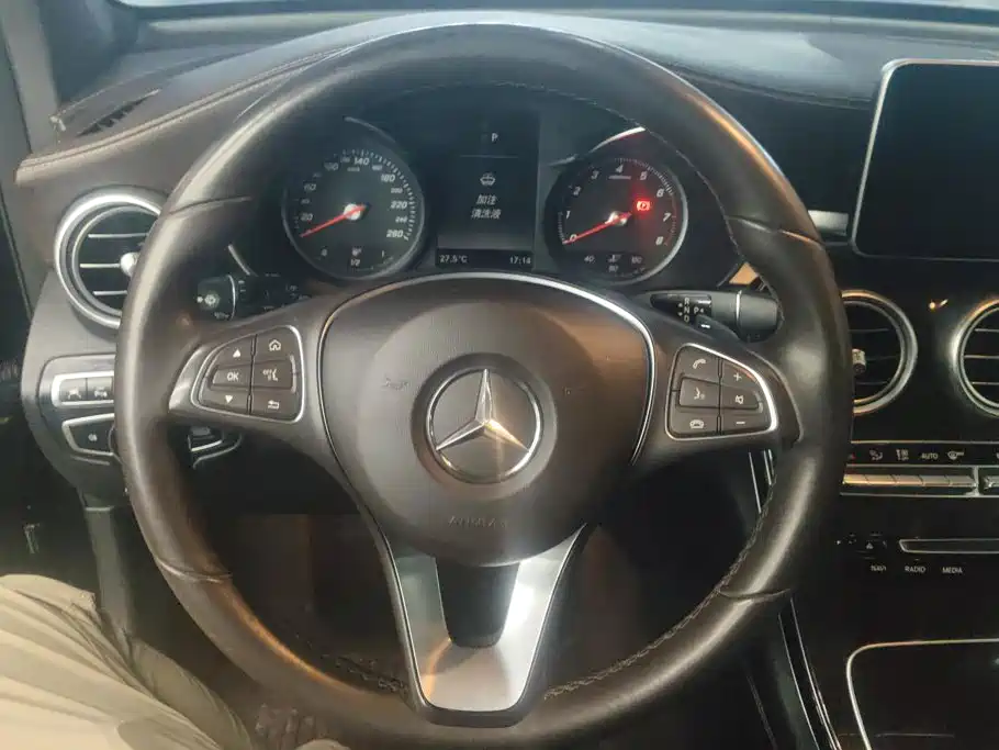 Mercedes-Benz GLC 2018 — фото 15