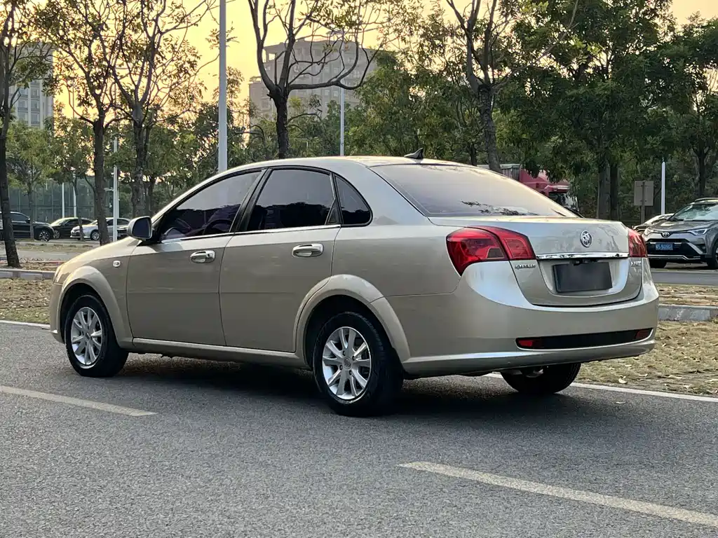Buick Excelle 2015 — фото 6