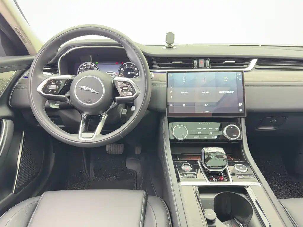 Jaguar XFL 2023 — фото 12