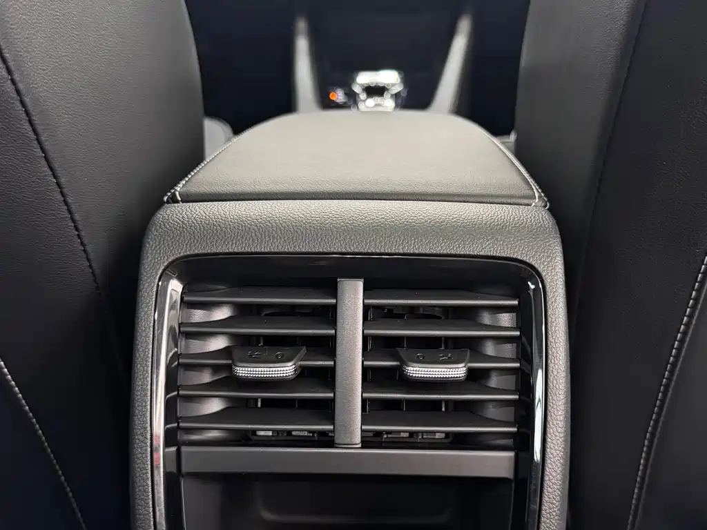 Skoda Octavia 2023 — фото 13