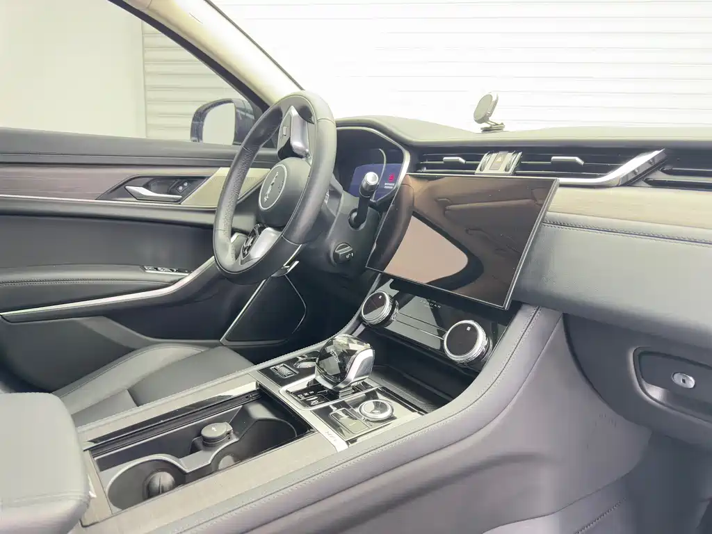 Jaguar XFL 2023 — фото 13