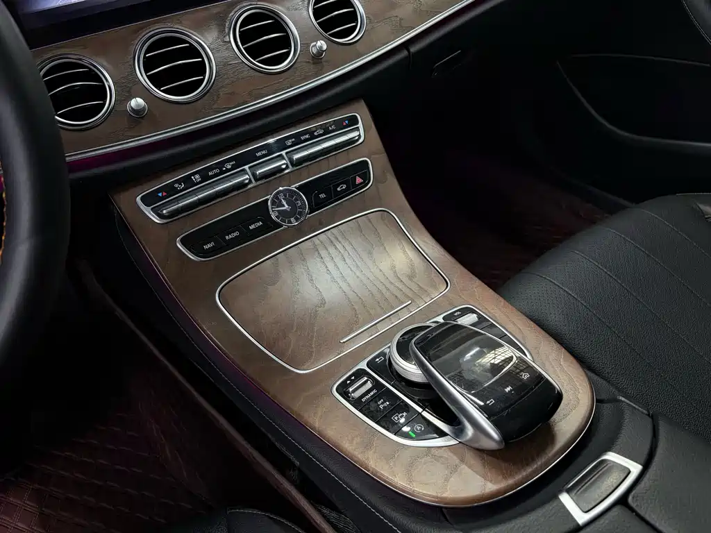 Mercedes-Benz E-Class 2017 — фото 16