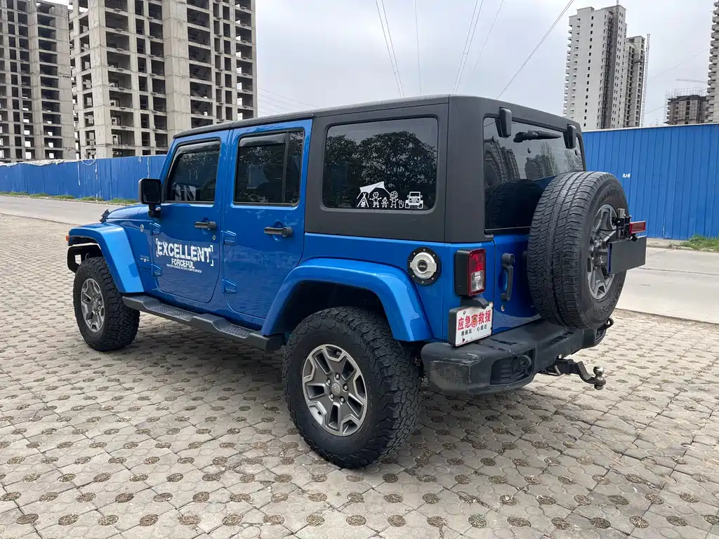 Jeep Wrangler 2016 — фото 9