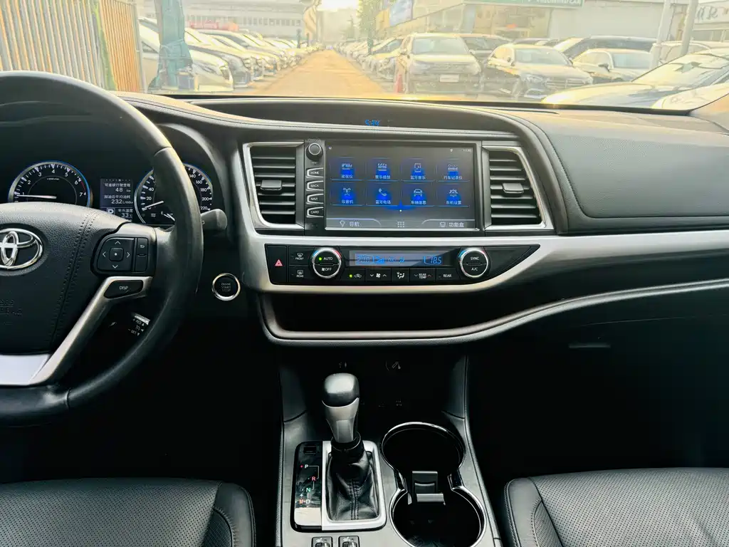 Toyota Highlander 2018 — фото 13