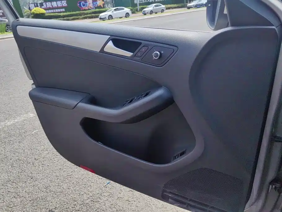 Volkswagen Sagitar 2014