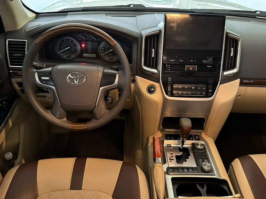 Toyota Land Cruiser 2018 — фото 8