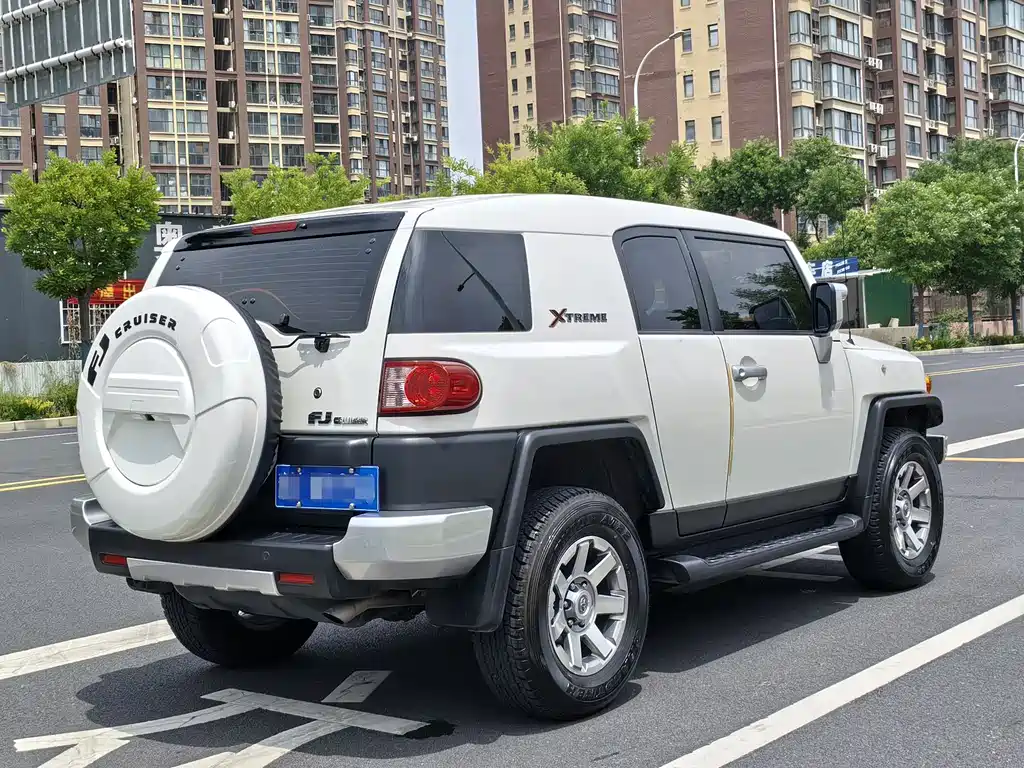 Toyota FJ Cruiser 2024 — фото 2