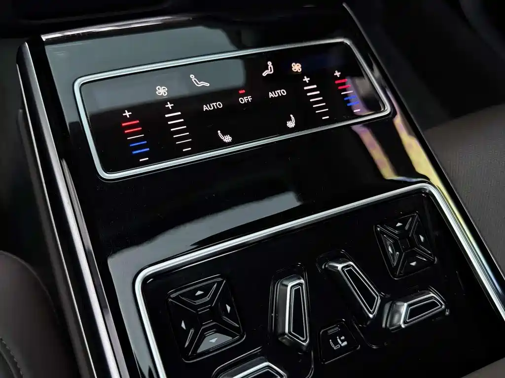 Audi A8 2021 — фото 11