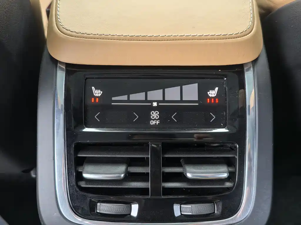 Volvo XC90 2017 — фото 10