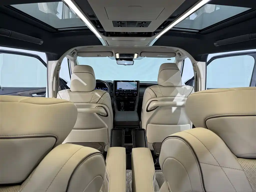 Toyota Alphard 2024 — фото 17