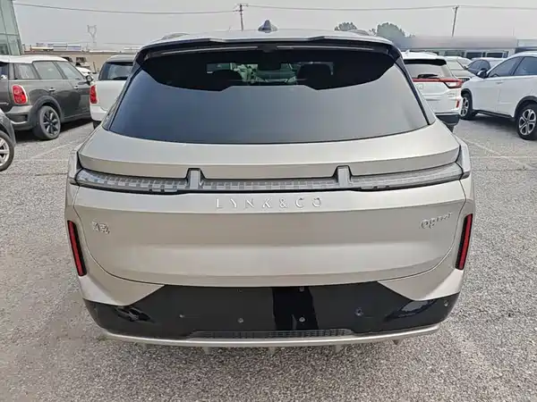 Lynk & Co 08 EM-P 2024