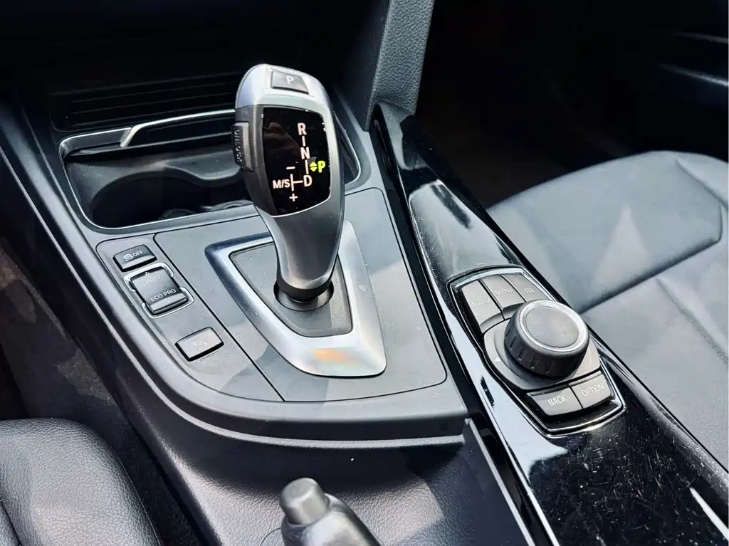 BMW 3 Series 2017 — фото 15