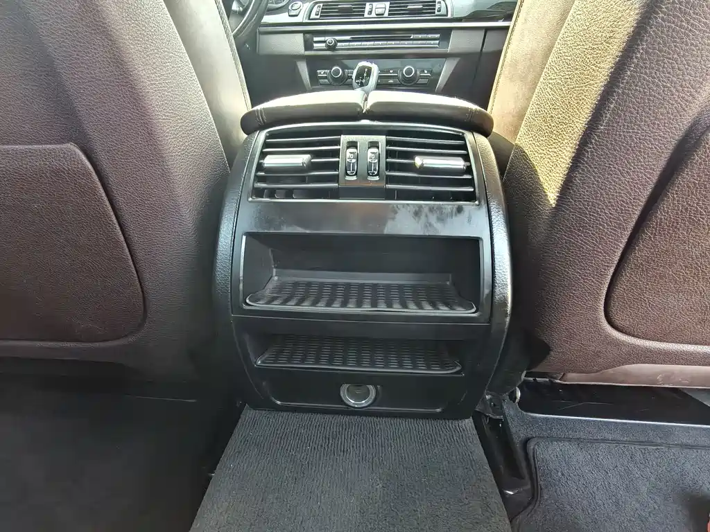 BMW 5 Series 2015 — фото 13